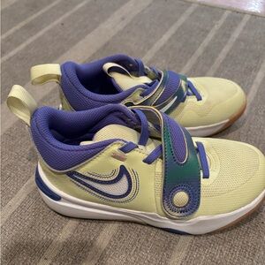 Excellent condition girls Nike basketball shoes.